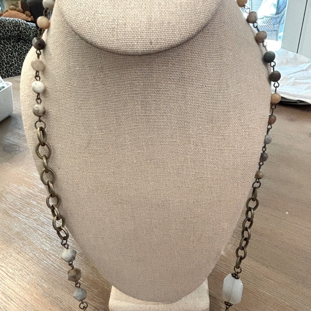 Elegant Crystal Pendant Necklace - Picture 3 of 4